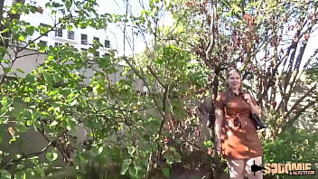 Alice milf aux gros seins, baise avec deux hommes