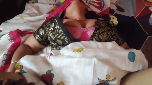 Desi Housewife in Saree Fucked