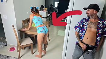 Eu fico de pau duro pela minha meia-irma