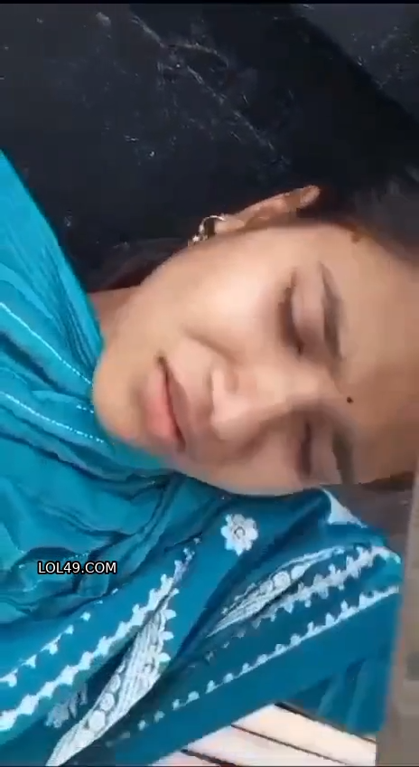 Marathi Ladki pehli baar khet mai chudi