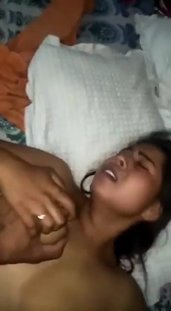 chikni chut wali girlfriend ki dard sechilate huye chudi indian desi viral mms